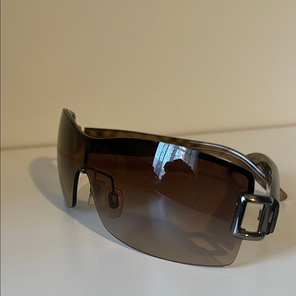 Burberry Brown Gradient Rimless Shield Sunglasses - Picture 13 of 13